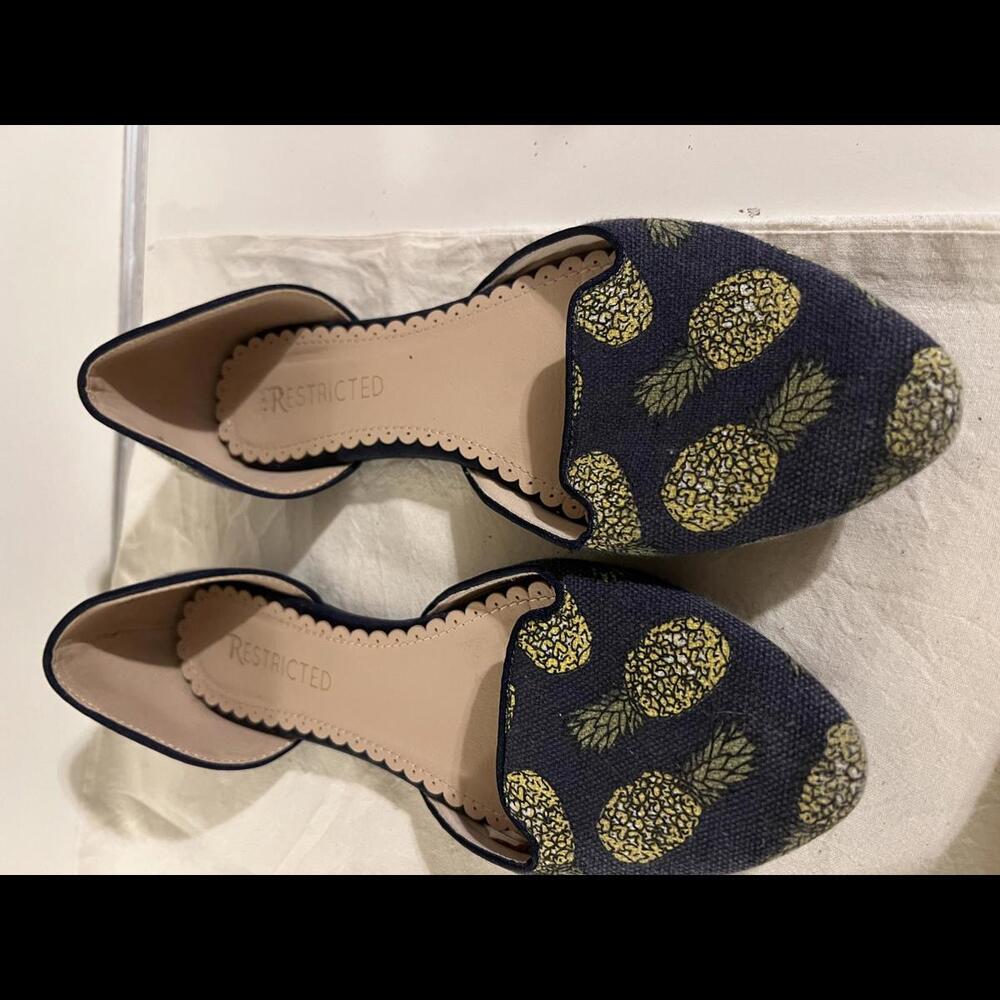Stylish Navy Pineapple Print Flats - Perfect for Summer 7.5